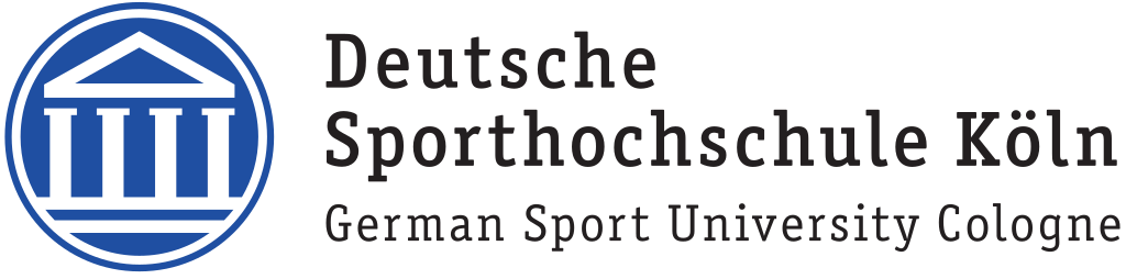 Logo der Deutschen Sporthochschule Köln. Das Logo zeigt ein rundes, blaues Emblem, das ein stilisiertes Gebäude mit Säulen darstellt. Rechts daneben steht der Text „Deutsche Sporthochschule Köln“ in Schwarz und darunter in kleinerer grauer Schrift „German Sport University Cologne“.